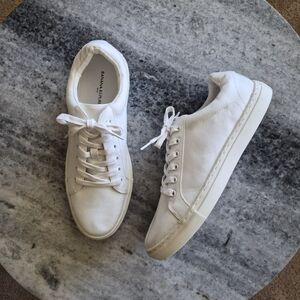 Banana Republic White Low Top Sneakers • Women’s Casual Classic Tennis Shoes • S